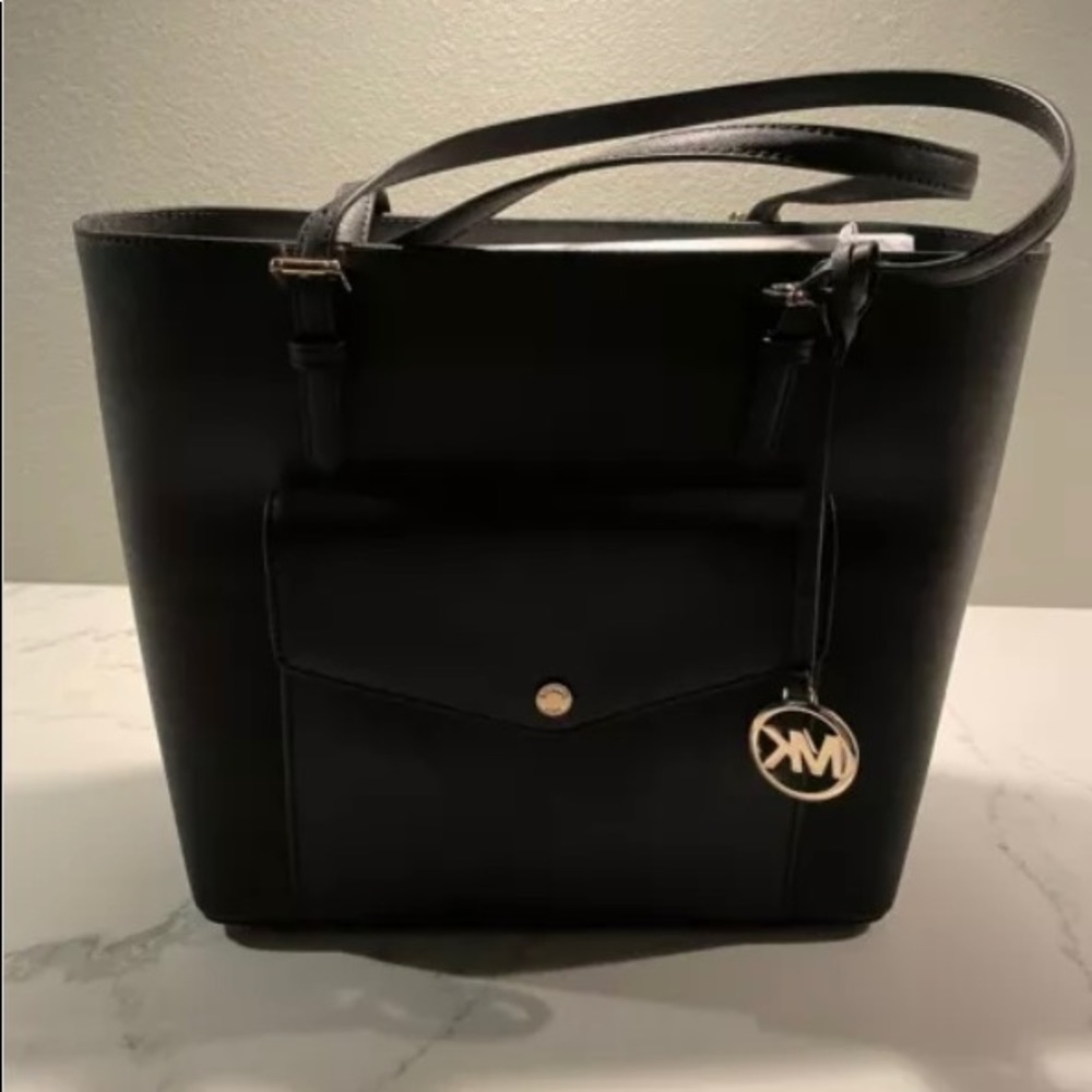 NWT MK Michael Kors Jet Set Multi
Function Handbag Large Black